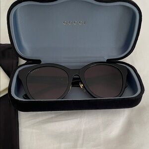 Gucci Elegant Black Sunglasses